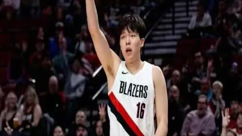 东契奇三双成就并列历史第七，基德调侃提议其歇息一日